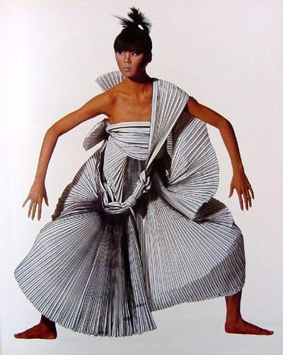 7. Kâğıt Elbise