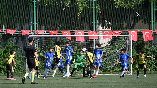 Mersin’de Çocuk Futbol Şenliği devam ediyor
